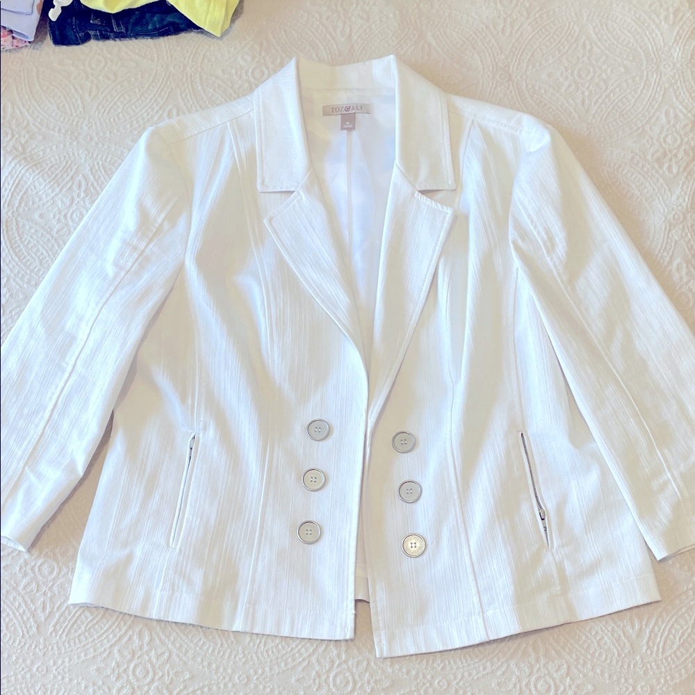 Roz & Ali XL Women's Double-Breasted White Blazer with zip pockets